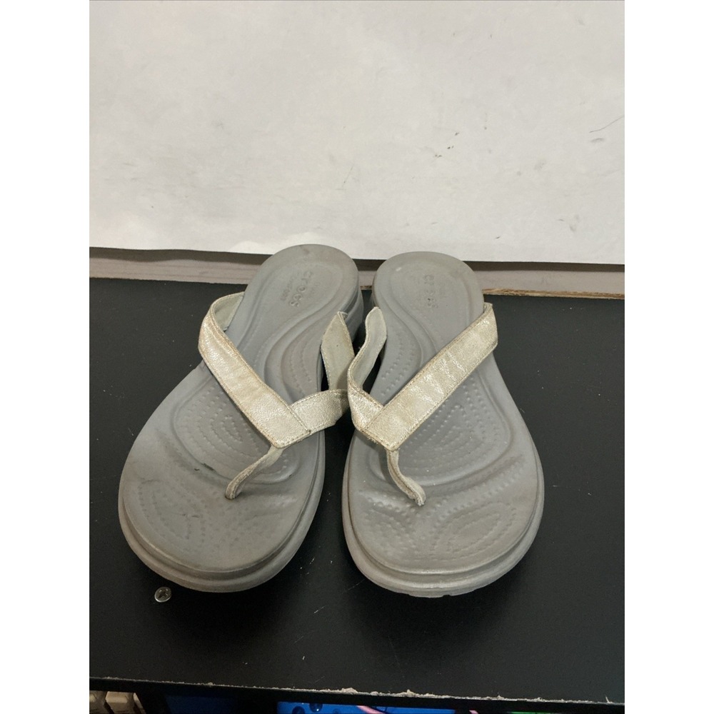 Crocs Womens Capri V Sandals Shoes Silver Metallic Thong Flip Flop Size 8